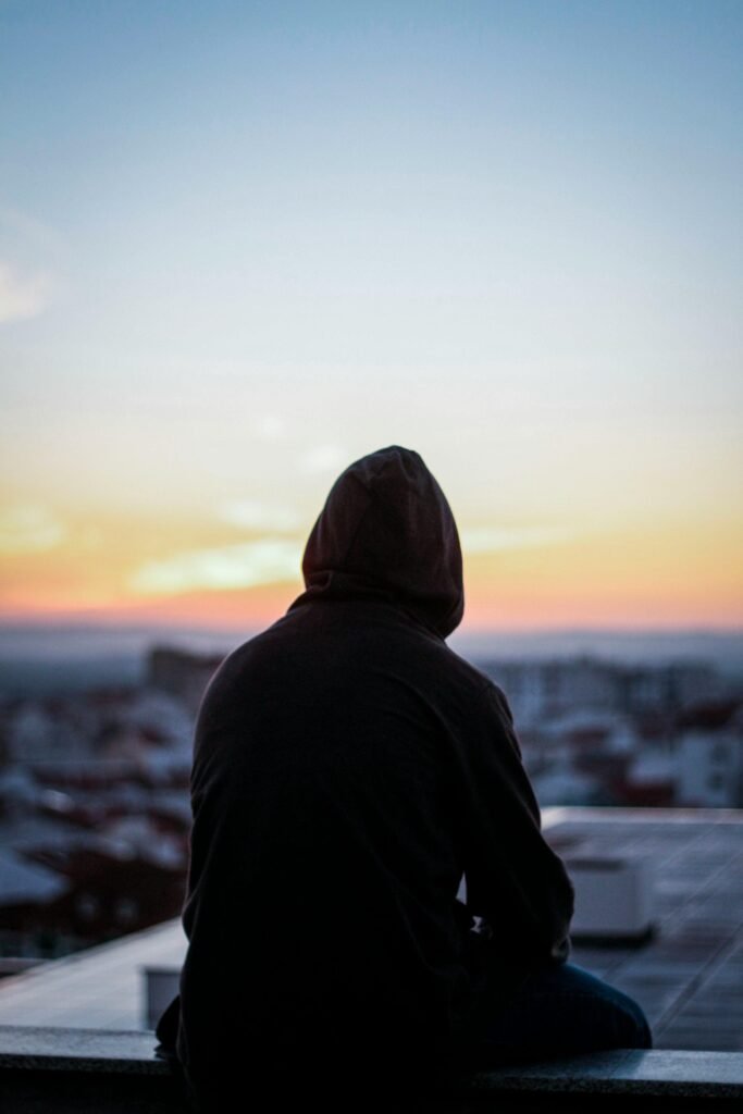 L'isolement ou la solitude du pratiquant peut l'empêcher d'avoir d'autres référents que lui même et les réseaux sociaux.